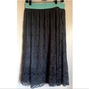 Lularoe Gray Lace Skirt (M)